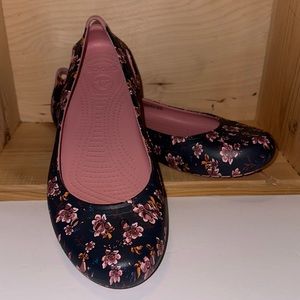 Crocs Kadee floral flats. Sz 11 women’s